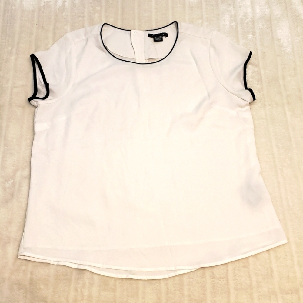 Suzy Shier White Short Sleeve Blouse with Black Edging